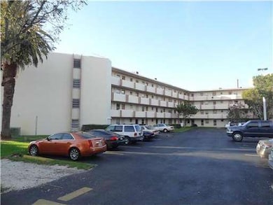 1701 NE 191st St unit A120, Miami, FL 33179 - photo 2