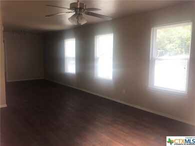 1015 Advance St, San Marcos, TX 78666 - photo 4