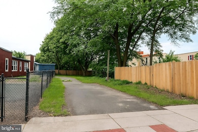 449 S 6th St, Camden, NJ 08103 - photo 2