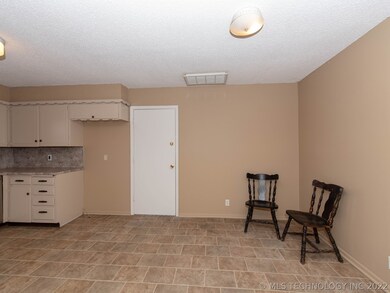 1688 S Sycamore Ave, Broken Arrow, OK 74012 - photo 6