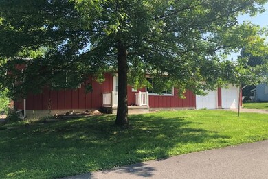 921 Jefferson St, Covington, IN 47932 - photo 2