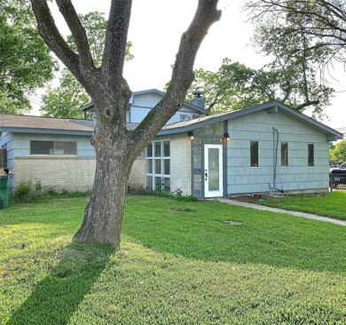 10502 Members Dr, Houston, TX 77089 - photo 2