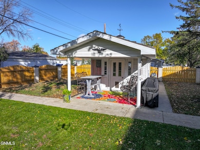 1401 6th Ave W, Williston, ND 58801 - photo 5