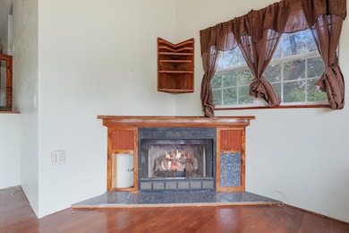 Corner fireplace