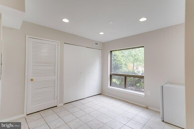 423 Christopher Ave unit 16, Gaithersburg, MD 20879 - photo 5