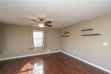 2412 E 25th St, Des Moines, IA 50317 - photo 4