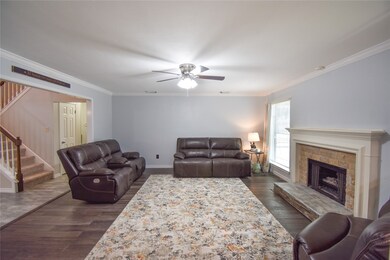 3912 Hazelwood Dr, Pearland, TX 77584 - photo 5