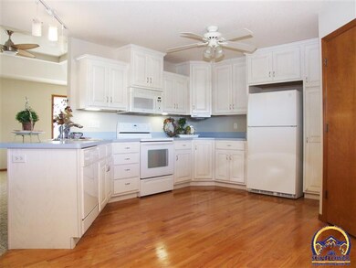 4205 SW Moundview Dr, Topeka, KS 66610 - photo 3