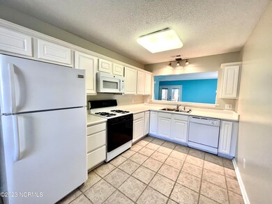 935 Birch Creek Dr unit 27, Wilmington, NC 28403 - photo 3