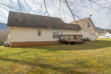 180_Village_Dr_07
