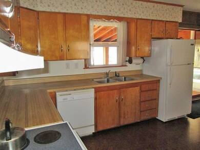 18 Winter St, Millinocket, ME 04462 - photo 5