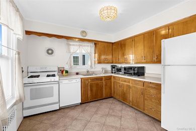 27 Simon St, Babylon, NY 11702 - photo 6