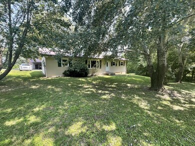 50 Warden Ln, Tennessee Ridge, TN 37178 - photo 2