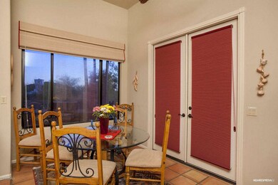 5 Kitchen Dining Area