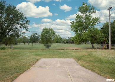 4634 Candlelight Dr, Davenport, IA 52806 - photo 4