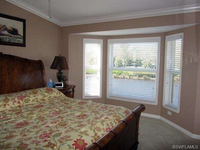 Master Bedroom w. Crown