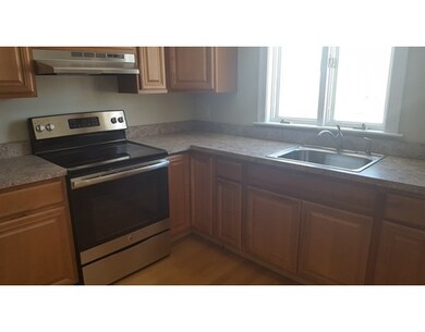 5 Whittenton St unit 2R, Taunton, MA 02780 - photo 4