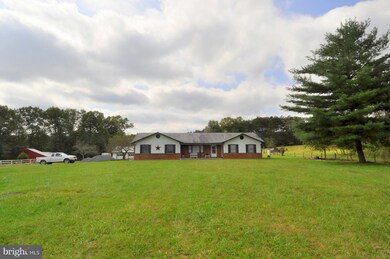 754 Martin Ln, Berkeley Springs, WV 25411 - photo 4