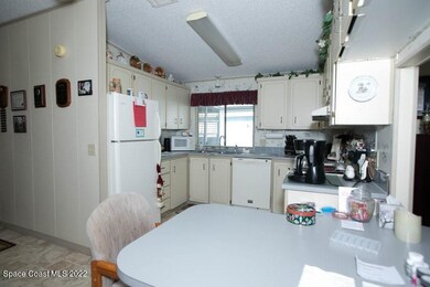 842 Periwinkle Cir, Sebastian, FL 32976 - photo 6