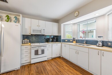 1075 DUVAL ST