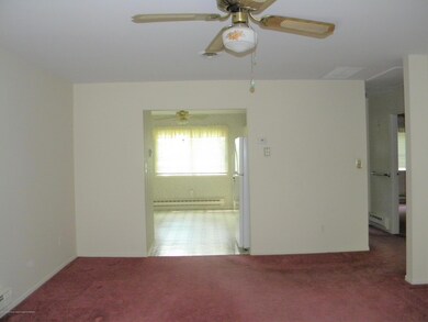 Living room 4