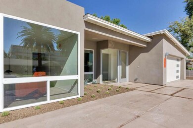 Gorgeous contemporary entranceway