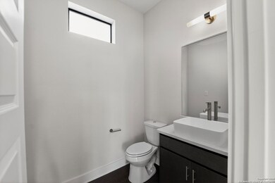 1606 N Hackberry unit 204, San Antonio, TX 78208 - photo 4