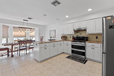 612 W Morse St, Fredericksburg, TX 78624 - photo 3