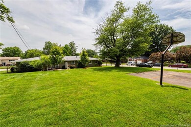 3415 Pennwood Dr, New Albany, IN 47150 - photo 2