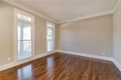 Living Room without virtual staging