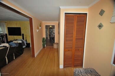 166 broadway 008