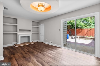 8410 Towne Crest Ct, Gaithersburg, MD 20877 - photo 5