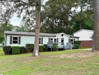 130 Bell Ave, Inman, SC 29349 - photo 2