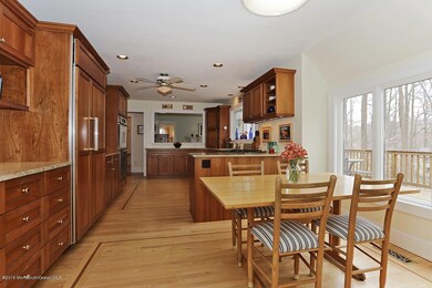 Kitchen w/ breakfast area