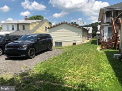 3628 Ridgeway St, Reading, PA 19605 - photo 4