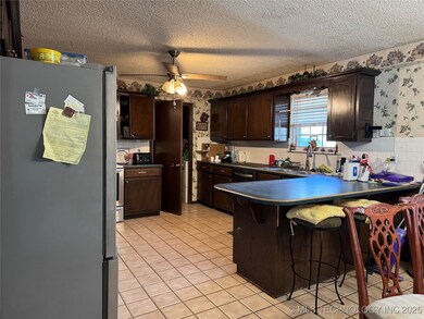 909 E Woods Ct, Claremore, OK 74017 - photo 5