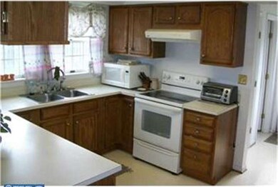 110 Juliet Rd, Morrisville, PA 19067 - photo 5