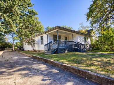612 W 5th St, Bonham, TX 75418 - photo 2