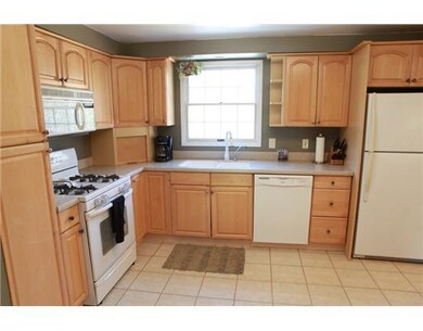 Kitchen. GENEROUS AMOUNT OF BEAUTIFUL OAK CABINETS