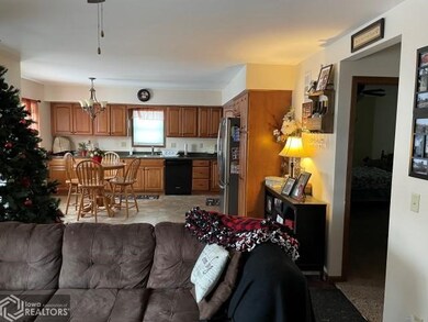 1004 S Center St, Shenandoah, IA 51601 - photo 7