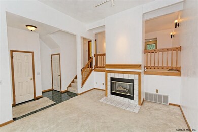 31 Stratton Cir, Troy, NY 12182 - photo 4