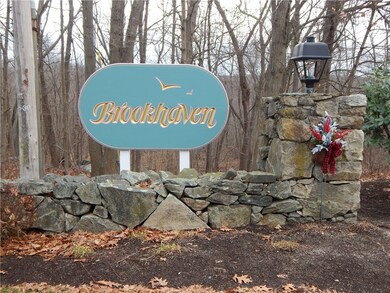 202 Brookhaven Ln, Woonsocket, RI 02895 - photo 2