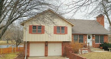 10502 W 70th St, Shawnee, KS 66203 - photo 3
