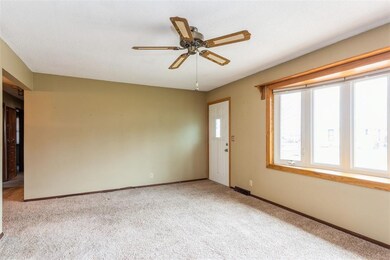 3221 Tamara Dr SW, Cedar Rapids, IA 52404 - photo 3