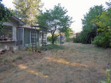 2104 Cullison Ln, Grants Pass, OR 97527 - photo 3