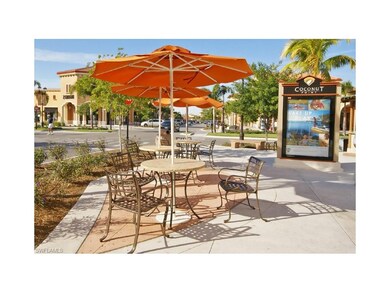 Many outdoor cafes in Coconut Point.
