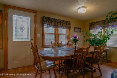 221 Main St S (14 of 21)
