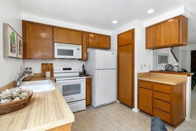 8746 Villa la Jolla Dr unit 53, La Jolla, CA 92037 - photo 4