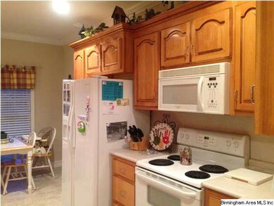 Kitchen with eat-in-area