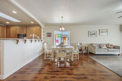 208 SW Blueberry Ln, Grants Pass, OR 97527 - photo 4